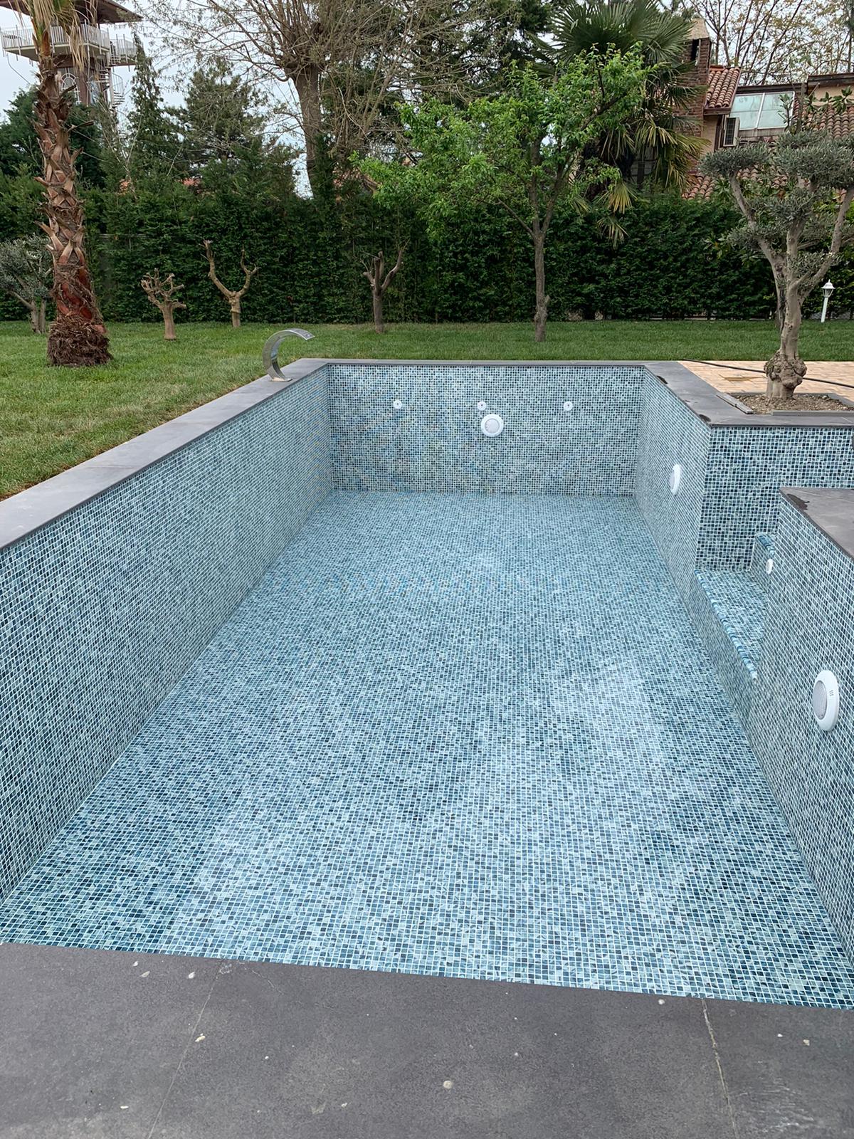 Quattro Como Blue 1x1 Glossy Glass Tile Fusion