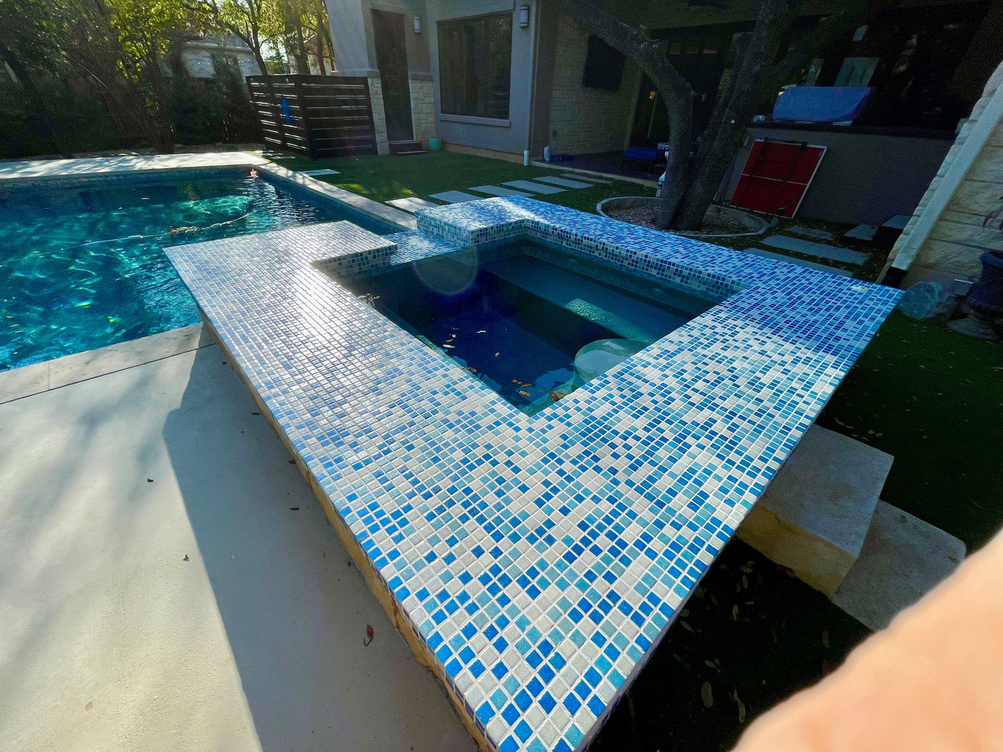 Strata Blue Mix Glossy & Iridescent Glass Pool Tile Fusion